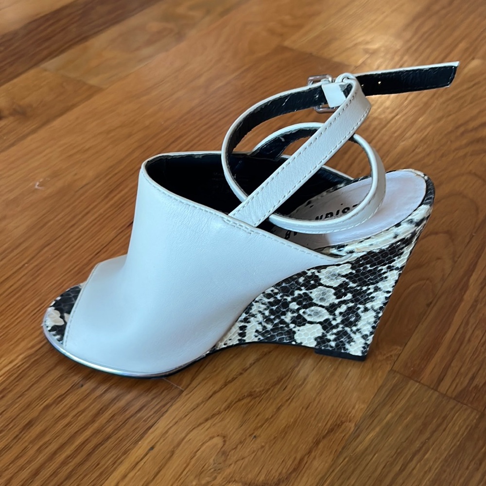 Design lab white wedge wrap around open toe shoe